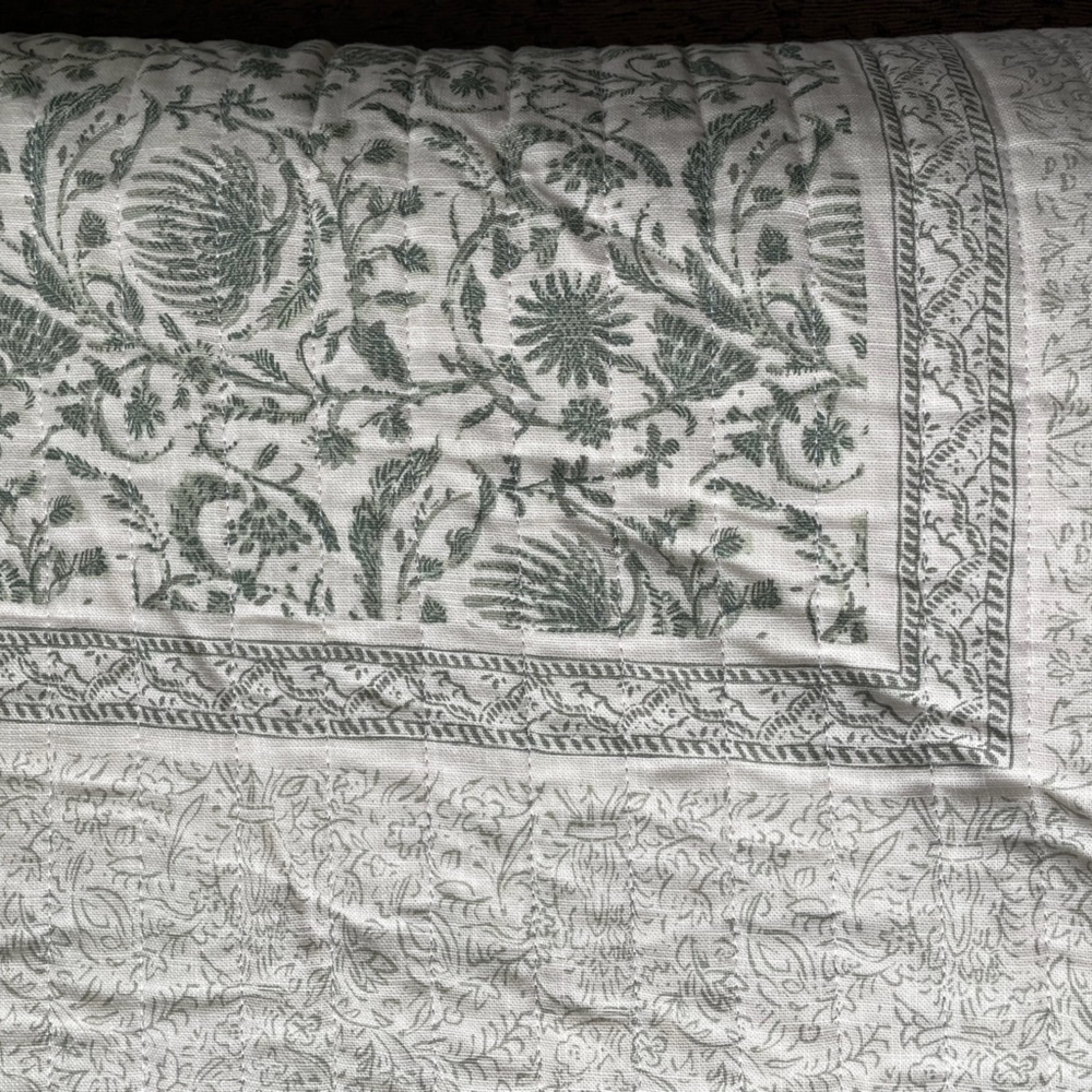 Threshold printed quilt - full/queen